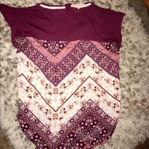 Woman’s short sleeve dress shirt size med.